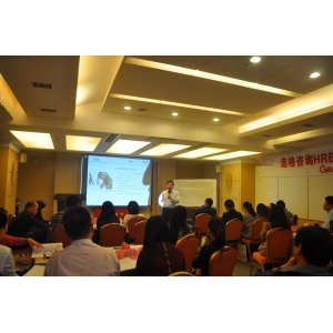 《HRBP整體轉(zhuǎn)型落地方案設(shè)計(jì)演練》