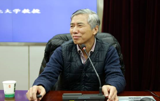 鐘朋榮老師授課